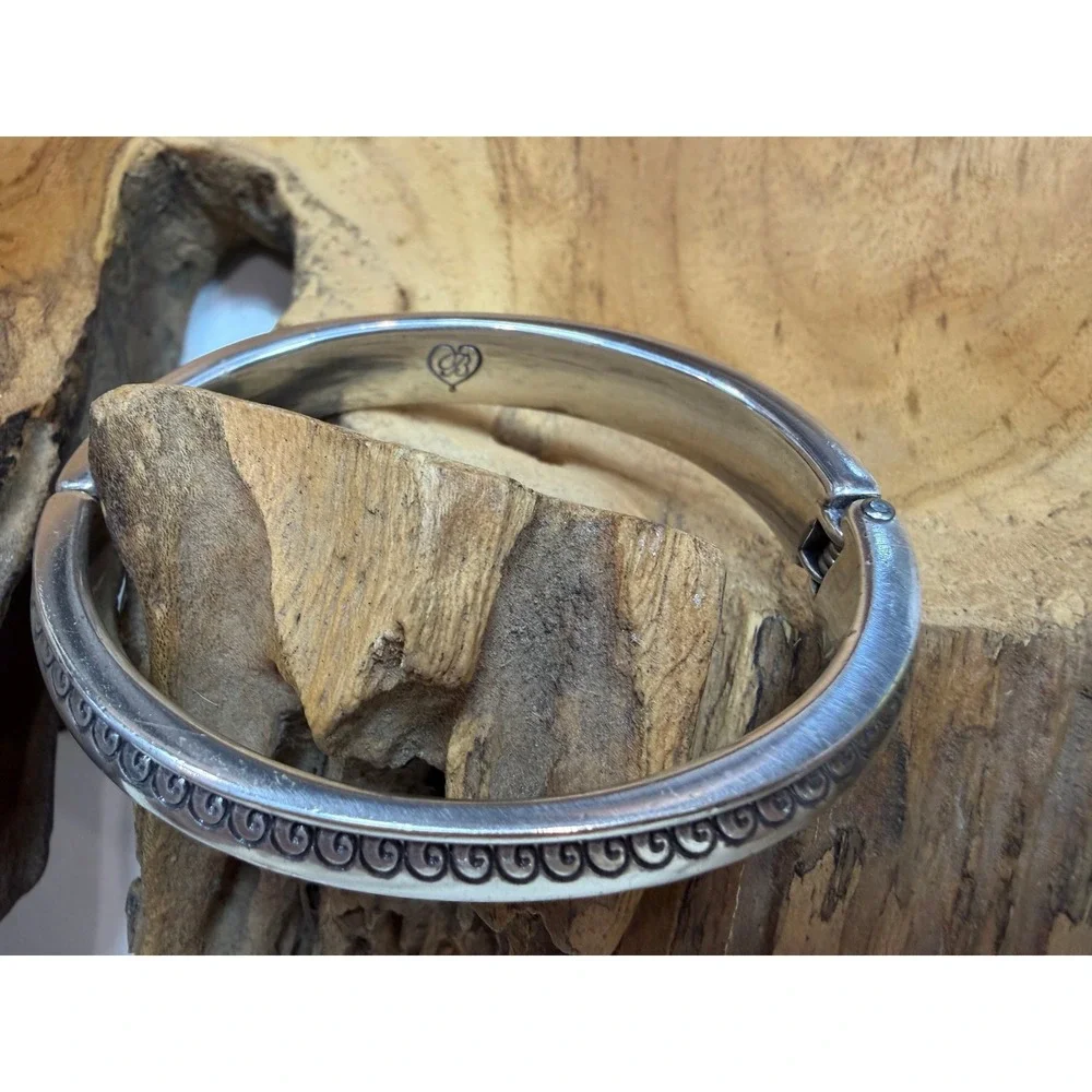 Brighton Silver Tone Hinged Bangle Bracelet Etched Scroll Teardrop‎ Design Heart